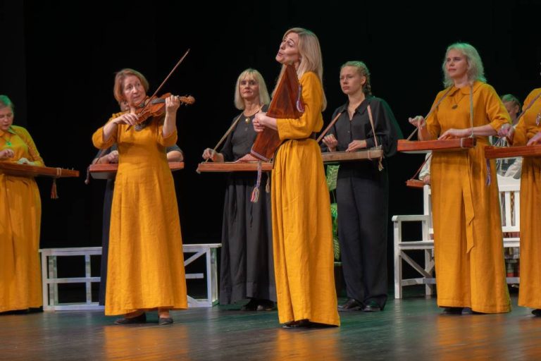 Tradicinių kanklių ansamblis „LAUMAKĖ“