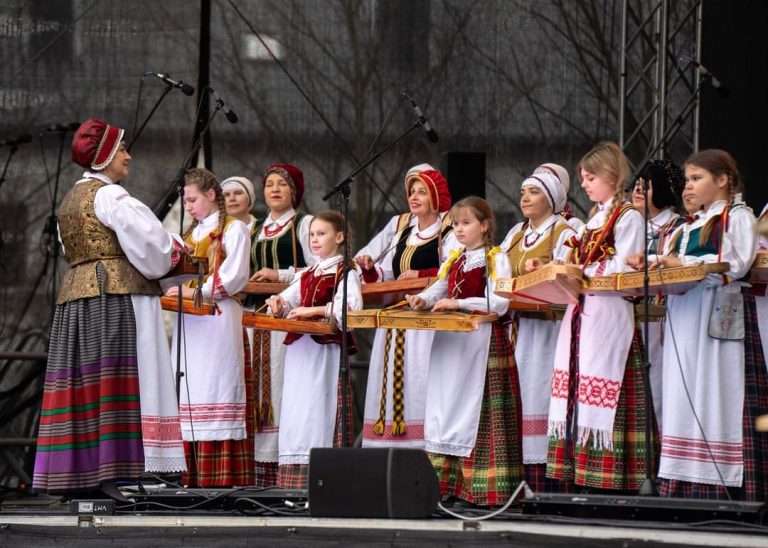 Tradicinių kanklių ansamblis „LAUMAKĖ“