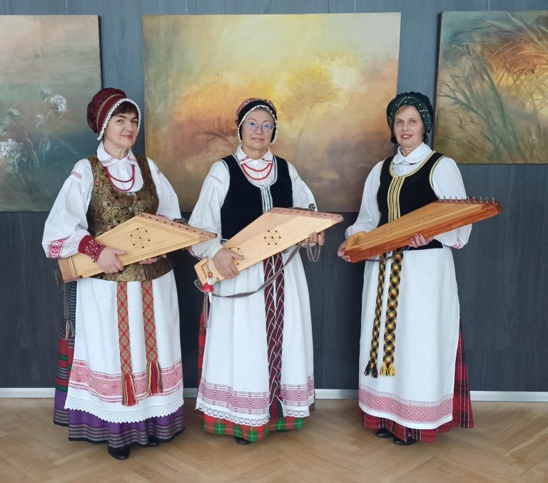Tradicinių kanklių ansamblis „LAUMAKĖ“