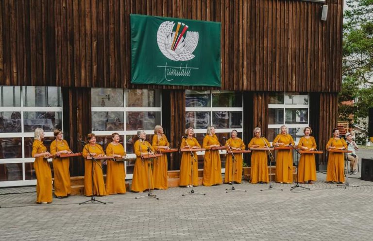 Tradicinių kanklių ansamblis „LAUMAKĖ“