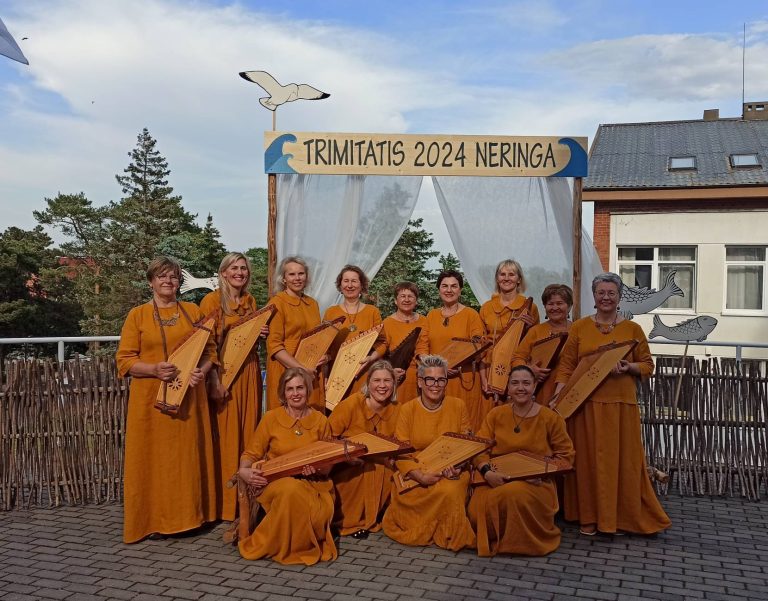 Tradicinių kanklių ansamblis „LAUMAKĖ“